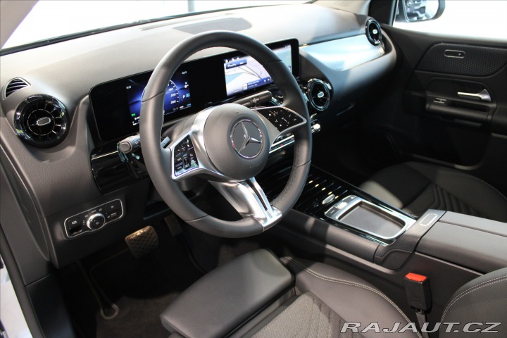 Mercedes-Benz B 180 MBUX / 1000km / DPH / 2024