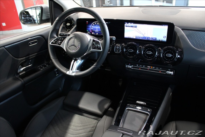 Mercedes-Benz B 180 MBUX / 1000km / DPH / 2024