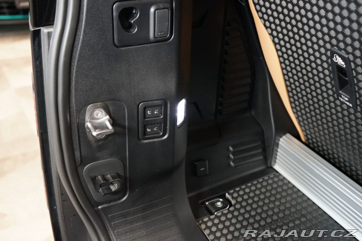 Land Rover Defender 90*V8*P525*HUD*TAŽNÉ*PANO 2022
