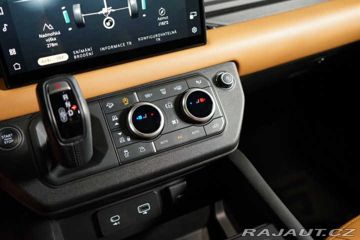 Land Rover Defender 90*V8*P525*HUD*TAŽNÉ*PANO 2022