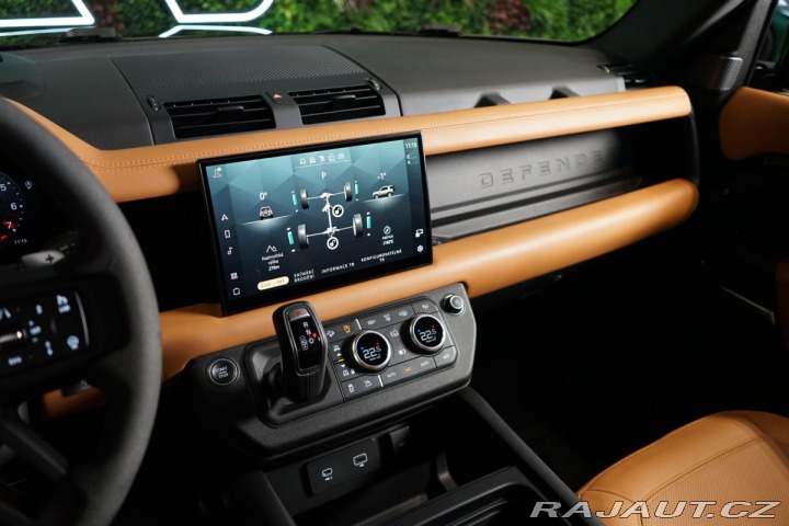 Land Rover Defender 90*V8*P525*HUD*TAŽNÉ*PANO 2022