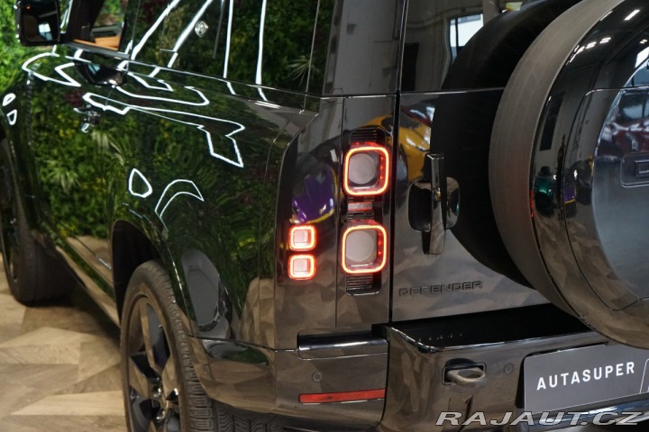 Land Rover Defender 90*V8*P525*HUD*TAŽNÉ*PANO 2022