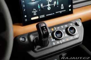 Land Rover Defender 90*V8*P525*HUD*TAŽNÉ*PANO 2022