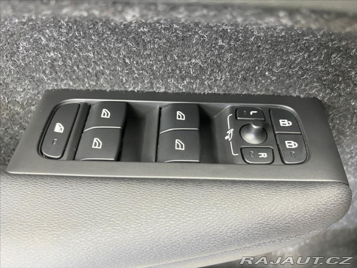 Volvo XC40 T3 120KW A/T MOMENTUM PRO 2020