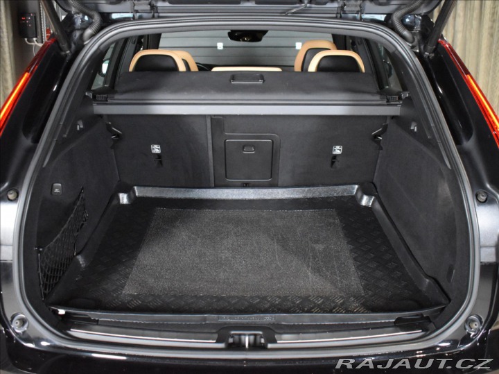 Volvo XC60 2,0 D4 AWD INS BLIS,Bezkl 2017