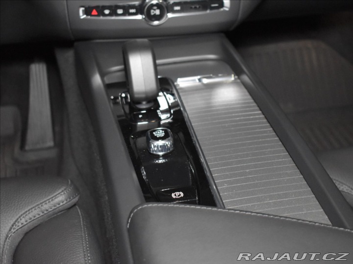 Volvo XC60 2,0 B5 R vzduch,B&W,h 2022