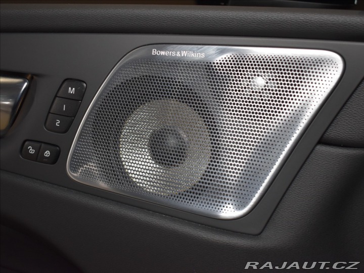 Volvo XC60 2,0 B5 R vzduch,B&W,h 2022
