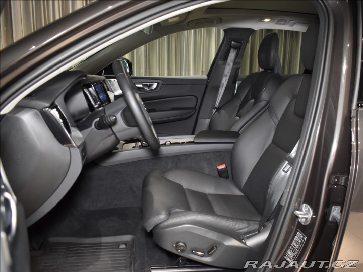 Volvo XC60 2,0 B5 R vzduch,B&W,h 2022