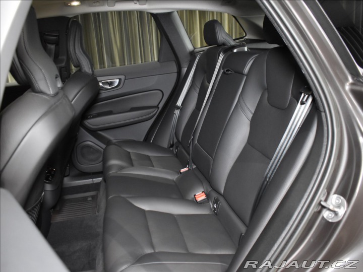 Volvo XC60 2,0 B5 R vzduch,B&W,h 2022