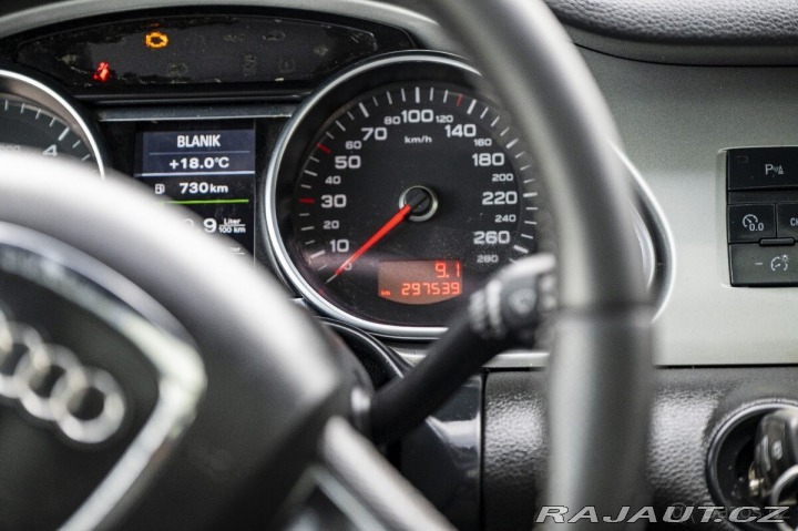 Audi Q7 3,0 tdi S line. 2011