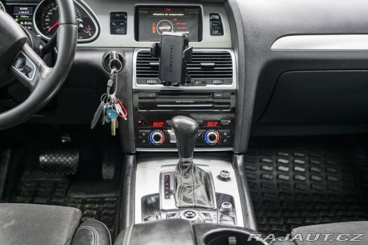 Audi Q7 3,0 tdi S line. 2011