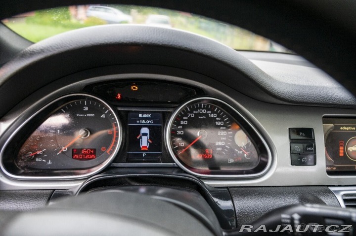Audi Q7 3,0 tdi S line. 2011