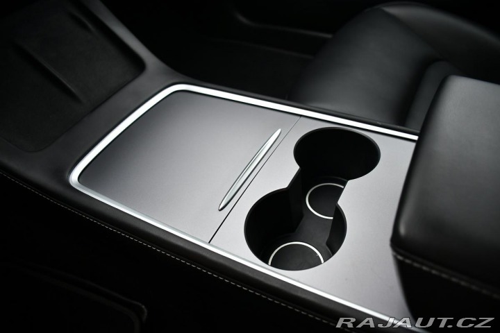 Tesla Model 3 REZERVACE 2021