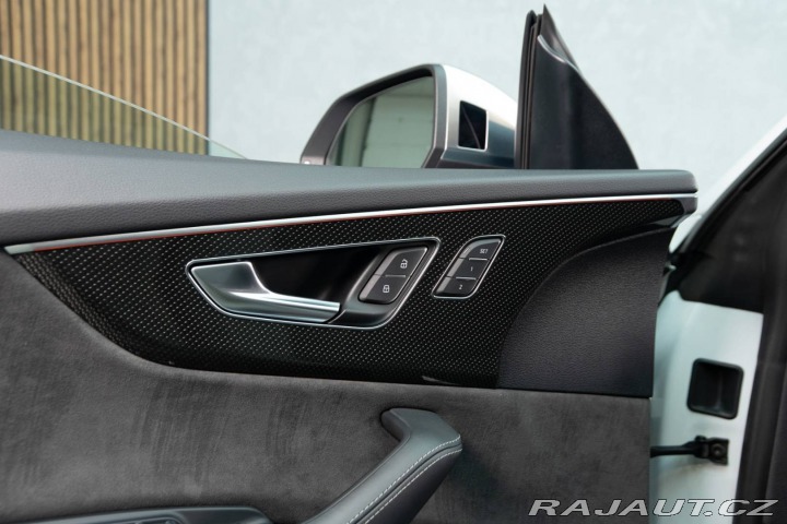 Audi SQ8  2021