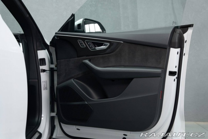 Audi SQ8  2021