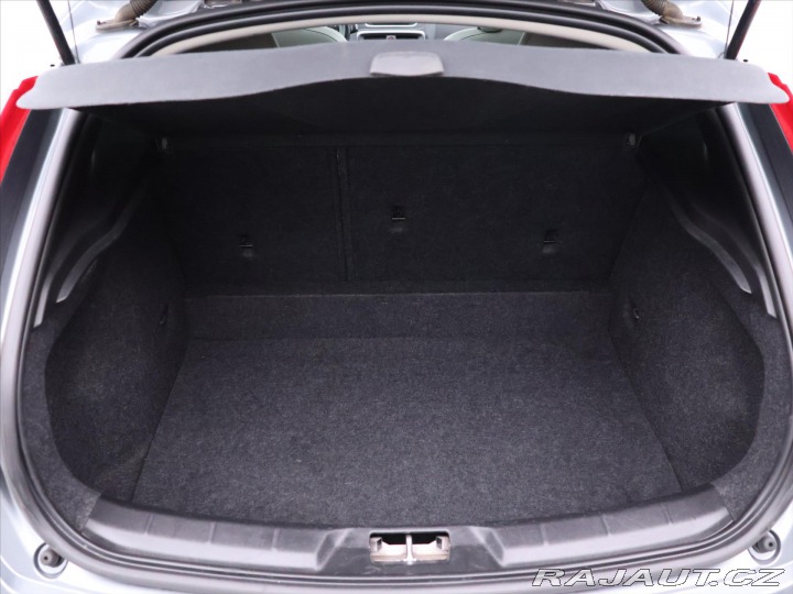 Volvo V40 2,0 D2 88kW Summum Navi K 2015