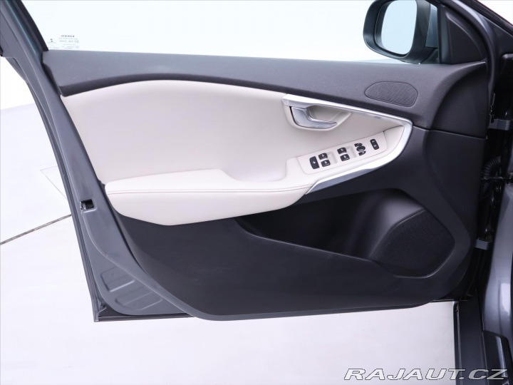 Volvo V40 2,0 D2 88kW Summum Navi K 2015