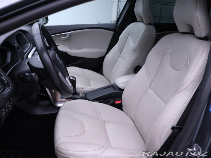 Volvo V40 2,0 D2 88kW Summum Navi K 2015