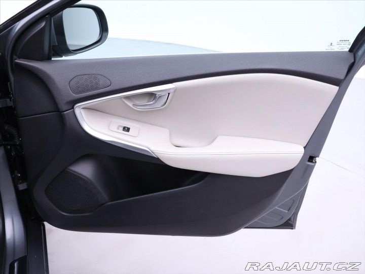 Volvo V40 2,0 D2 88kW Summum Navi K 2015