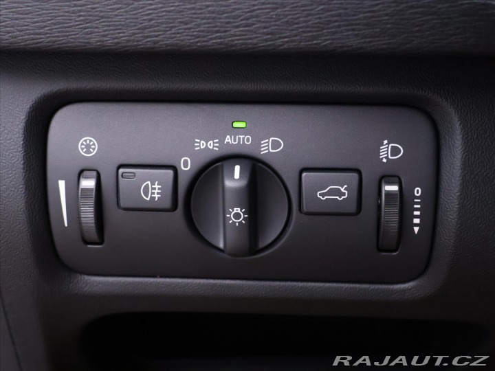 Volvo V40 2,0 D2 88kW Summum Navi K 2015