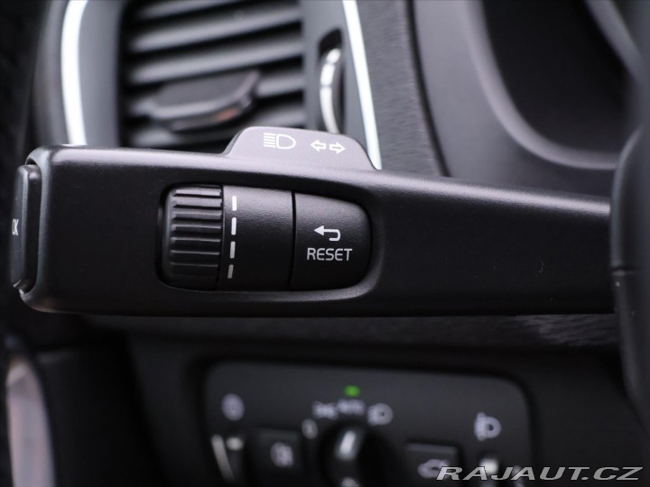 Volvo V40 2,0 D2 88kW Summum Navi K 2015
