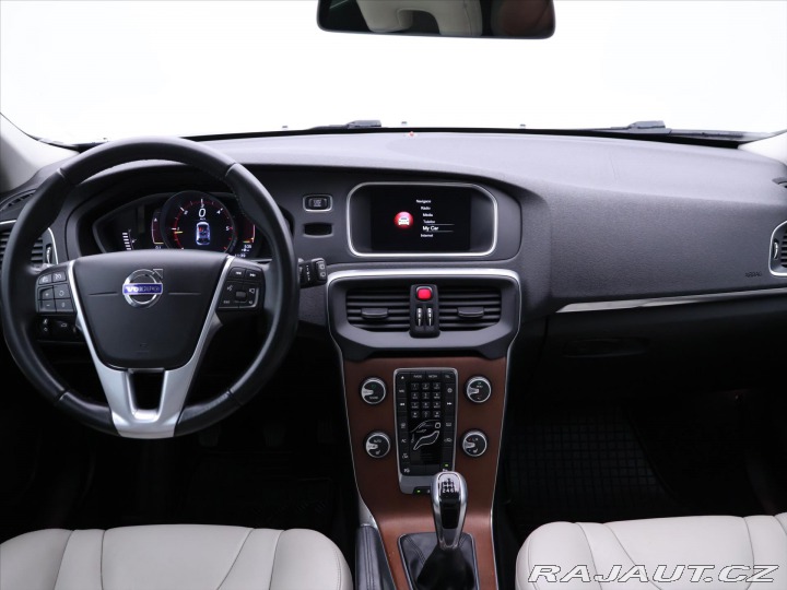 Volvo V40 2,0 D2 88kW Summum Navi K 2015
