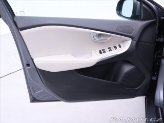 Volvo V40 2,0 D2 88kW Summum Navi K 2015