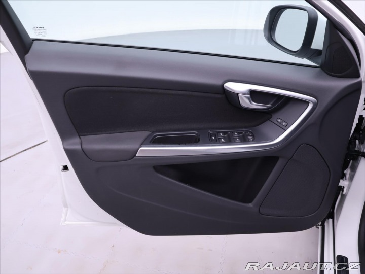 Volvo V60 2,0 D3 120kW klima CZ 2011