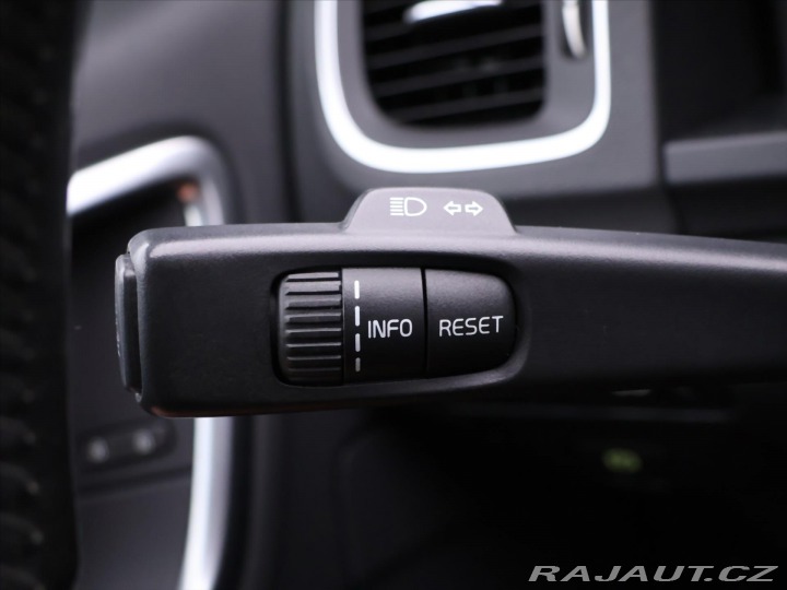 Volvo V60 2,0 D3 120kW klima CZ 2011