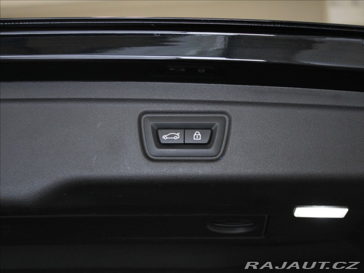 BMW 3 3,0 M340d H/K DCC Paměť L 2021