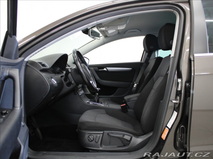 Volkswagen Passat 2,0 TDi 103kW MT 2.maj.ČR 2012