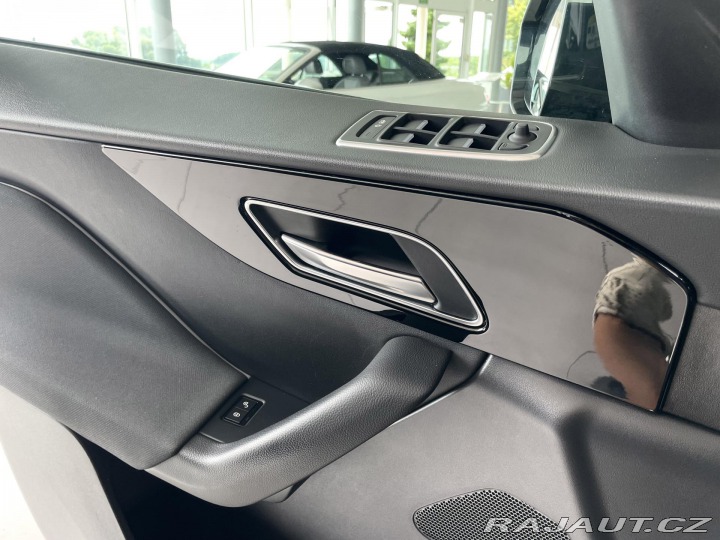 Jaguar F-Pace 20d AWD*132kW*Navi*Kamer* 2019