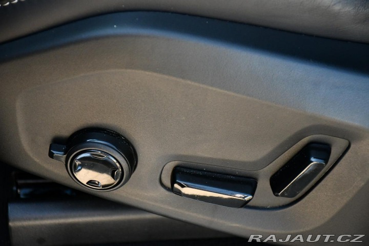 Volvo XC90 T8 ULTRADARK REZERVACE 2023