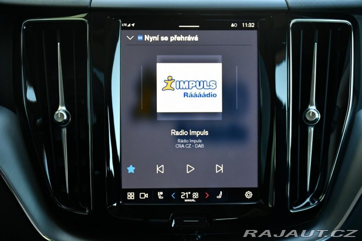 Volvo XC60 B4 D CORE AWD AT 1M ČR 2023