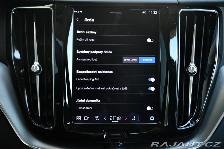 Volvo XC60 B4 D CORE AWD AT 1M ČR 2023