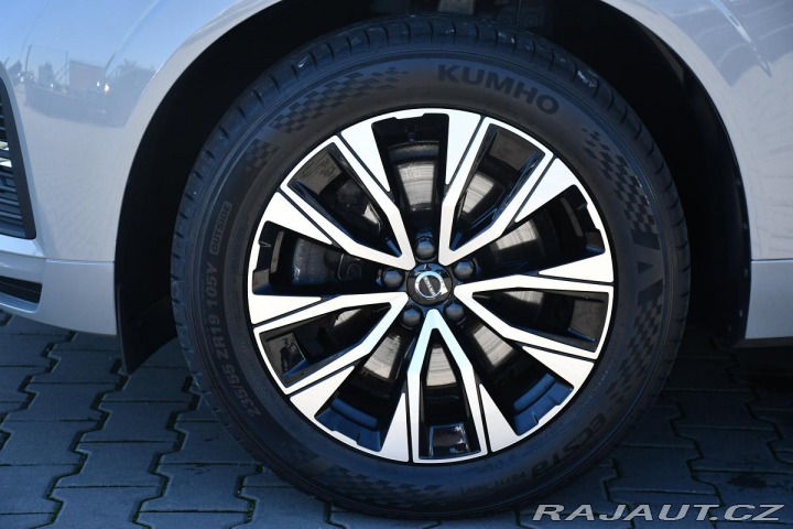 Volvo XC60 B4 D CORE AWD AT 1M ČR 2023