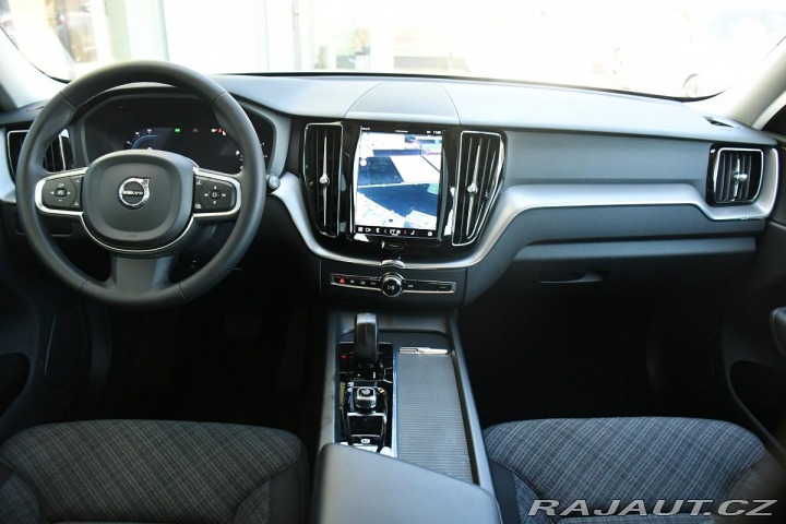 Volvo XC60 B4 D CORE AWD AT 1M ČR 2023