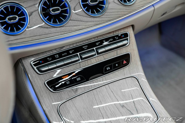 Mercedes-Benz E 4Matic, Kabriolet, Masáže 2021
