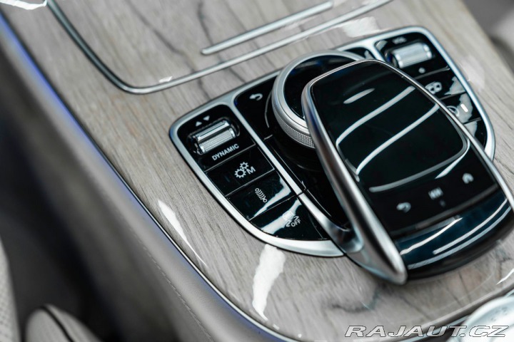 Mercedes-Benz E 4Matic, Kabriolet, Masáže 2021