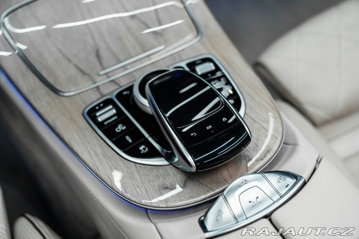 Mercedes-Benz E 4Matic, Kabriolet, Masáže 2021