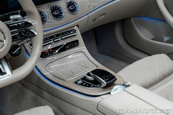 Mercedes-Benz E 4Matic, Kabriolet, Masáže 2021