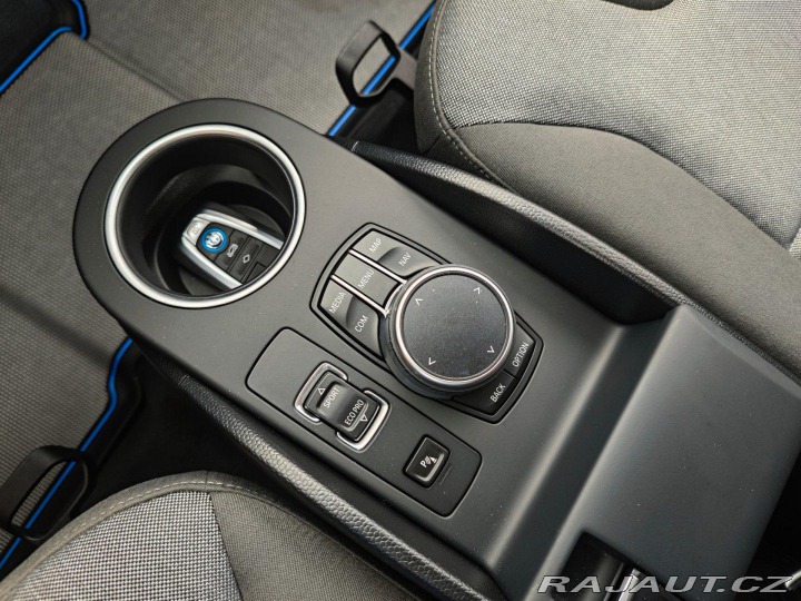 BMW i3 i3S 120Ah 135kW TČ NAVI K 2021