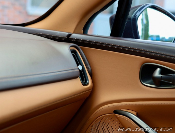 Aston Martin DBX 4.0 V8 4x4 551PS | Panor 2020