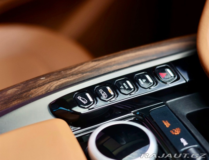 Aston Martin DBX 4.0 V8 4x4 551PS | Panor 2020