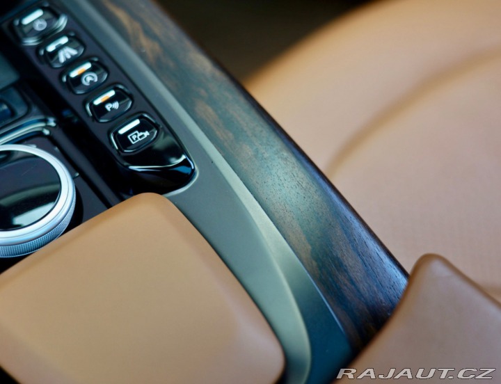 Aston Martin DBX 4.0 V8 4x4 551PS | Panor 2020