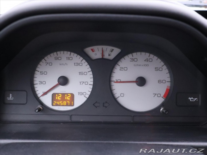 Peugeot 106 1,1 i 44kW STK 07/2026 2001