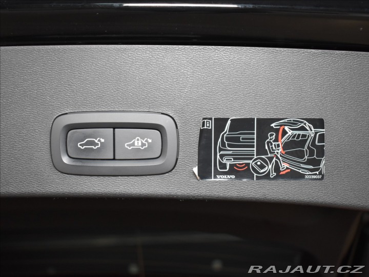 Volvo XC40 2,0 R-DESIGN AWD Panorama 2018