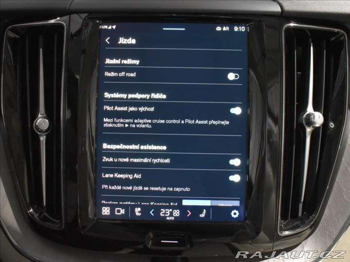 Volvo XC60 2,0 AWD PLUS BLIS,Bezklíč 2024