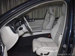 Volvo XC60 2,0 AWD PLUS BLIS,Bezklíč 2024