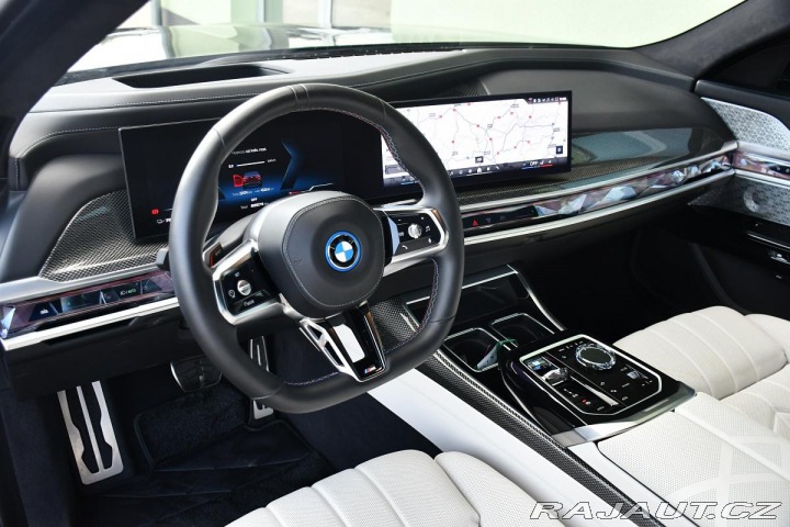 BMW i7 M70 XD B&W HUD THEATR 2023